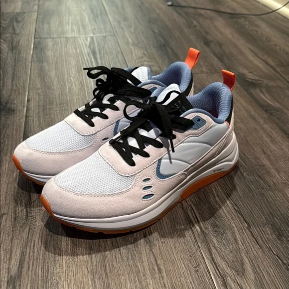 Stylish Municipal and Origin Sneakers - Picture 2 of 7